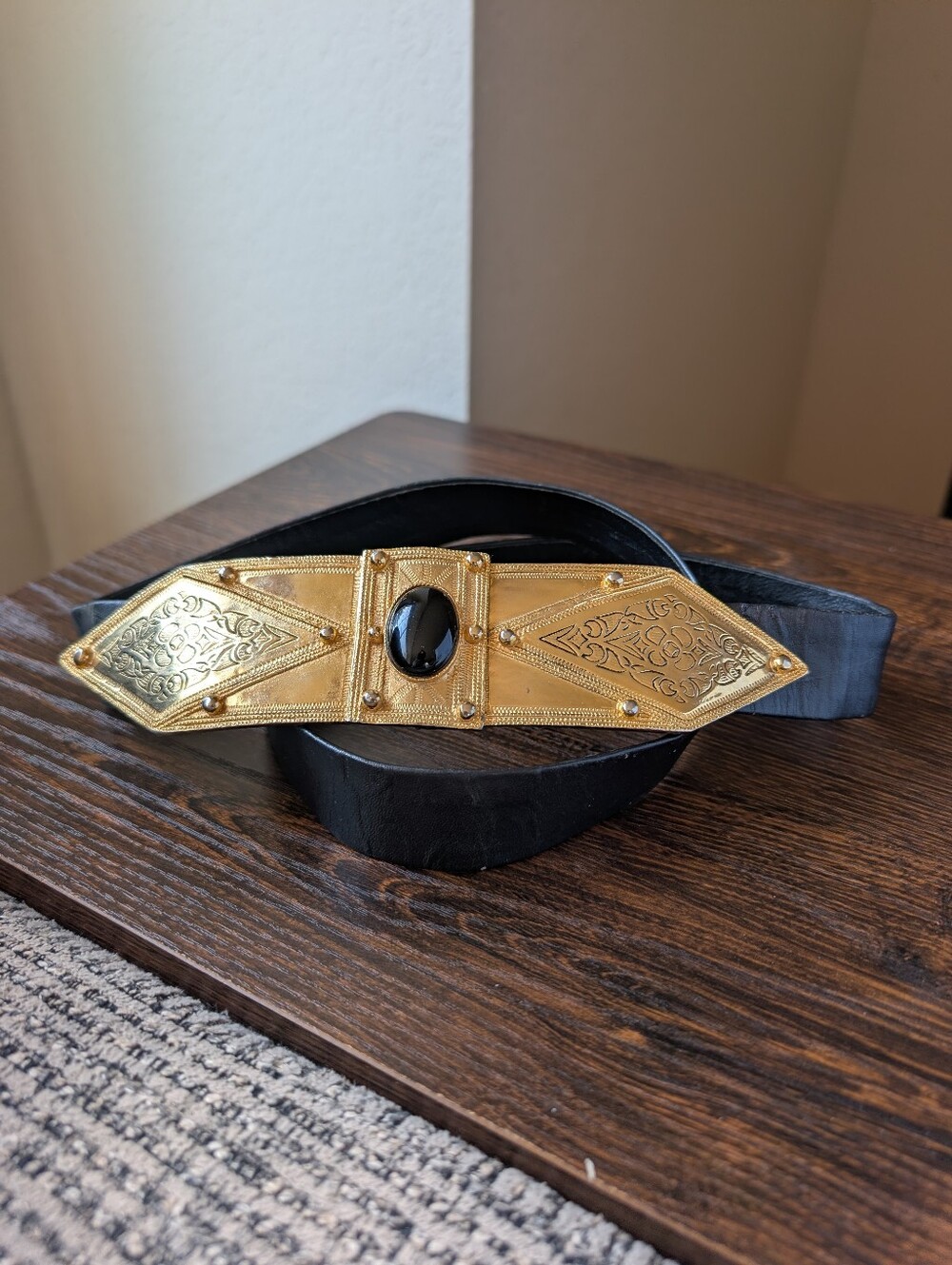 Vintage Accessocraft Gold Medallion Prong Hook Leather Strap Waist Belt